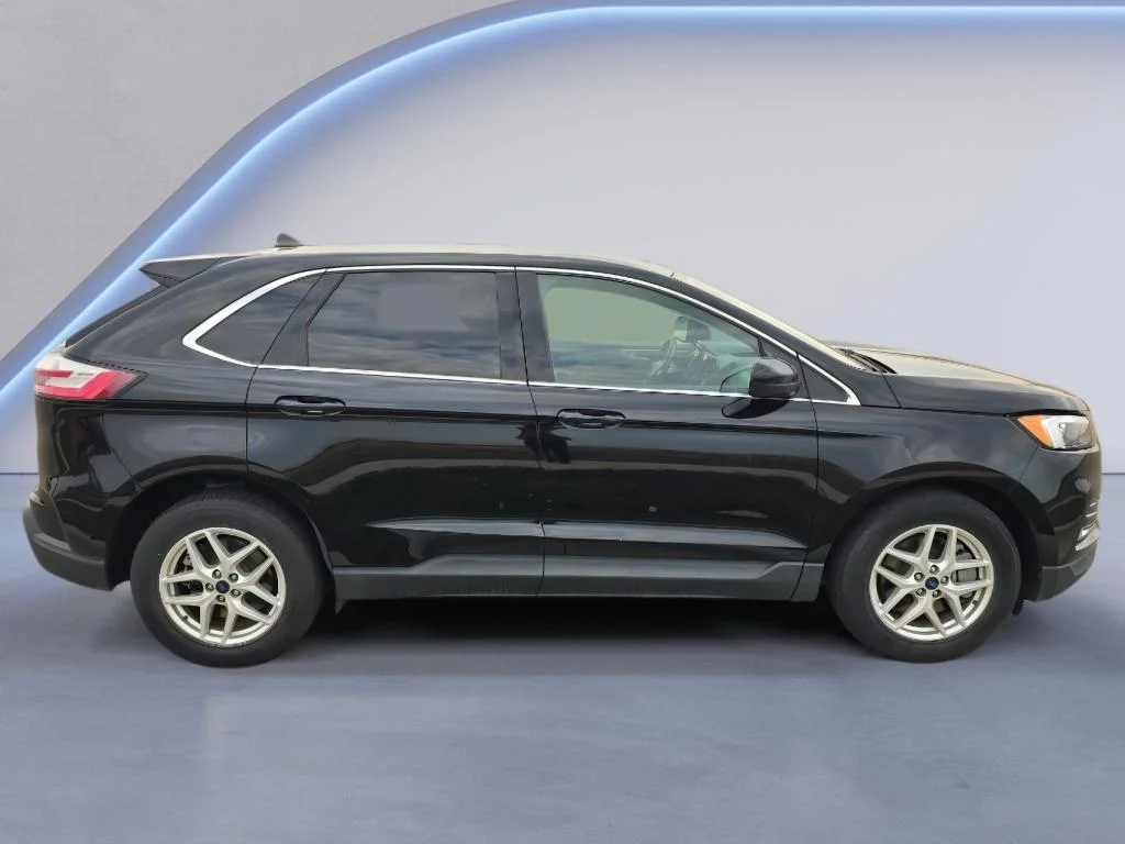 Used 2022 Agate Black Metallic Ford SEL image 6