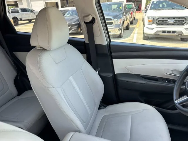 Used 2025 Silver Hyundai SEL image 33