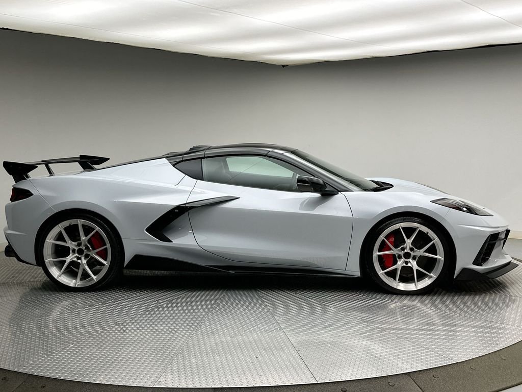 Used 2020 Ceramic White Chevrolet Stingray image 14
