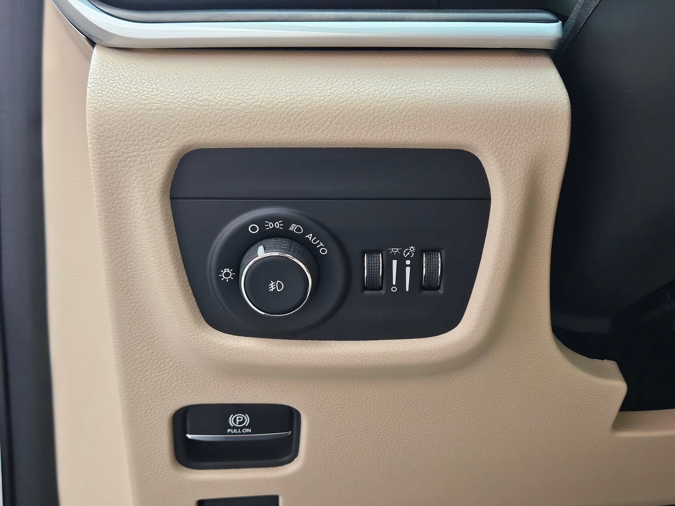 New 2026 Bright White Clear-Coat Exterior Paint Jeep Limited image 18