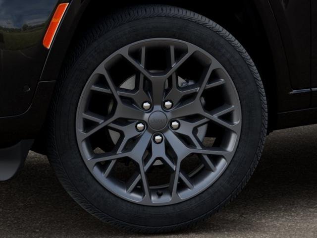 New 2026 Diamond Black Crystal Pearl-Coat Exterior Paint Jeep Summit 4x4 image 34