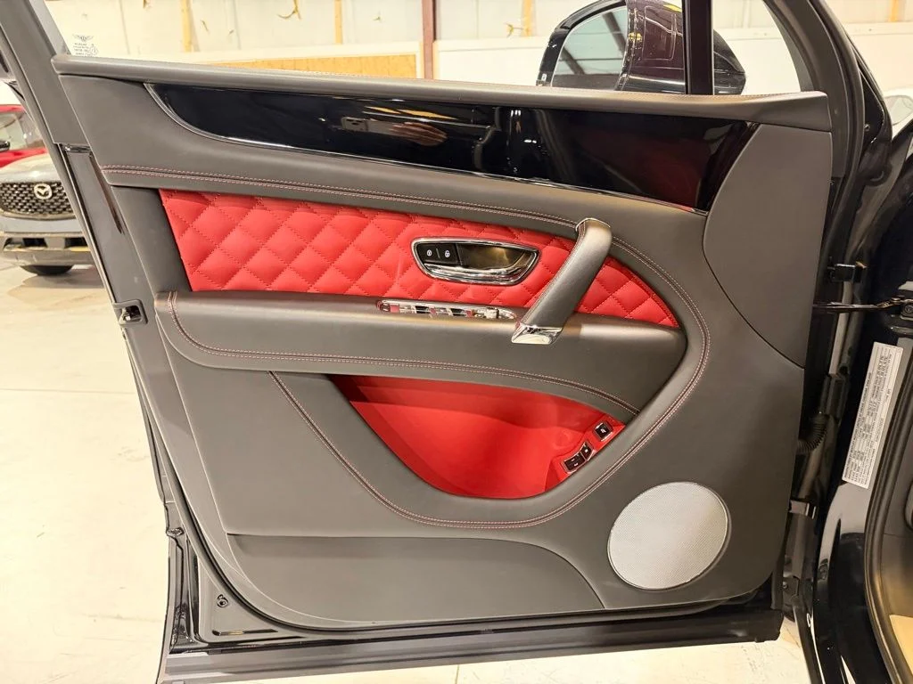 Used 2018  Bentley W12 image 30