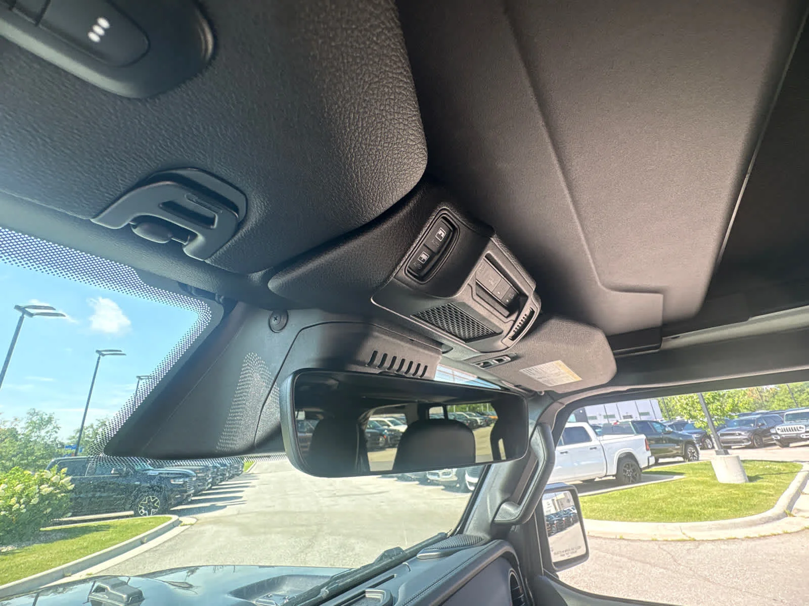 New 2026 Granite Crystal Metallic Clearcoat Jeep Rubicon X image 30