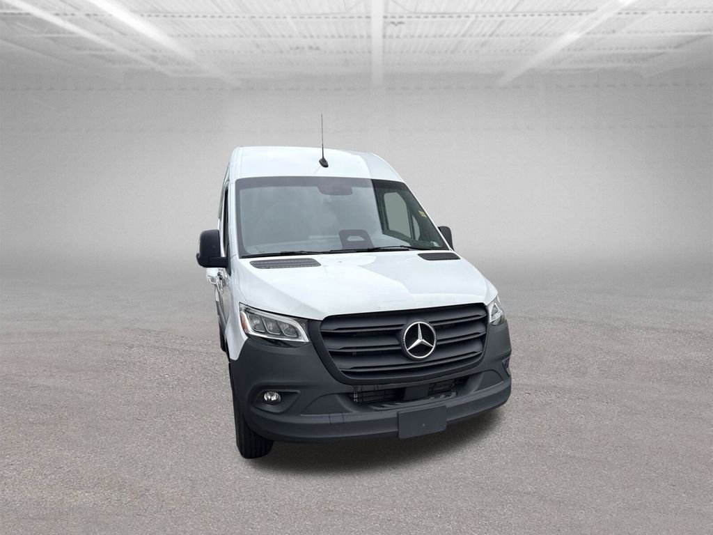 Used 2025 White Mercedes-Benz Cargo 144 WB image 13