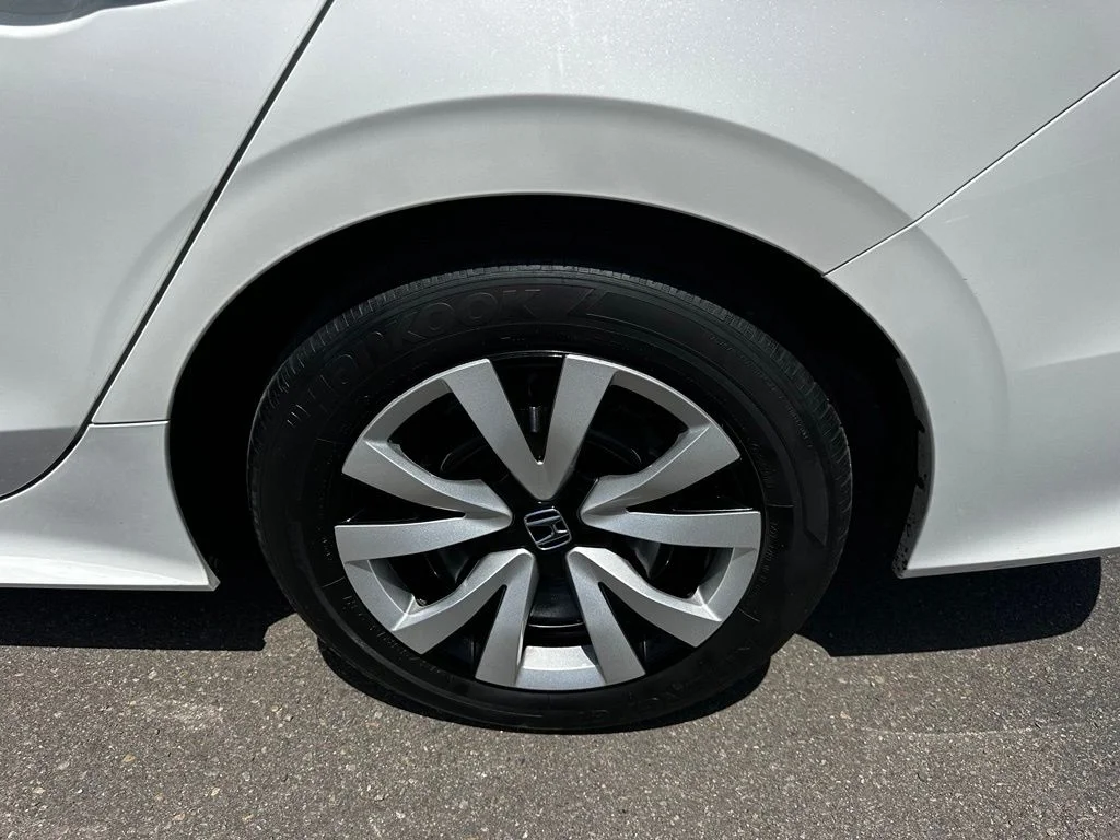 Used 2024  Honda LX image 9
