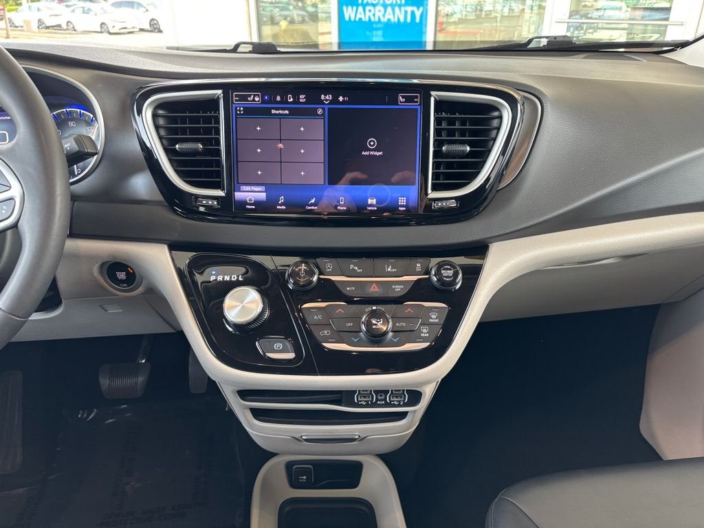 2024 Chrysler Pacifica Touring L - Photo 13