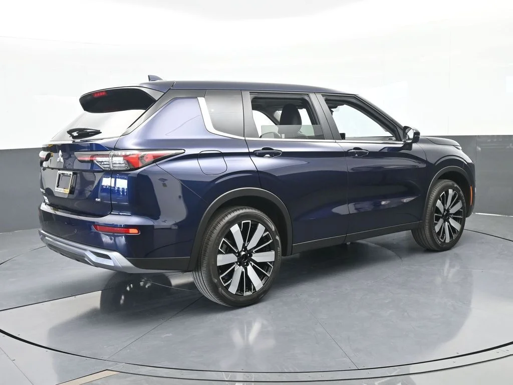 2026 Mitsubishi Outlander SE - Photo 6