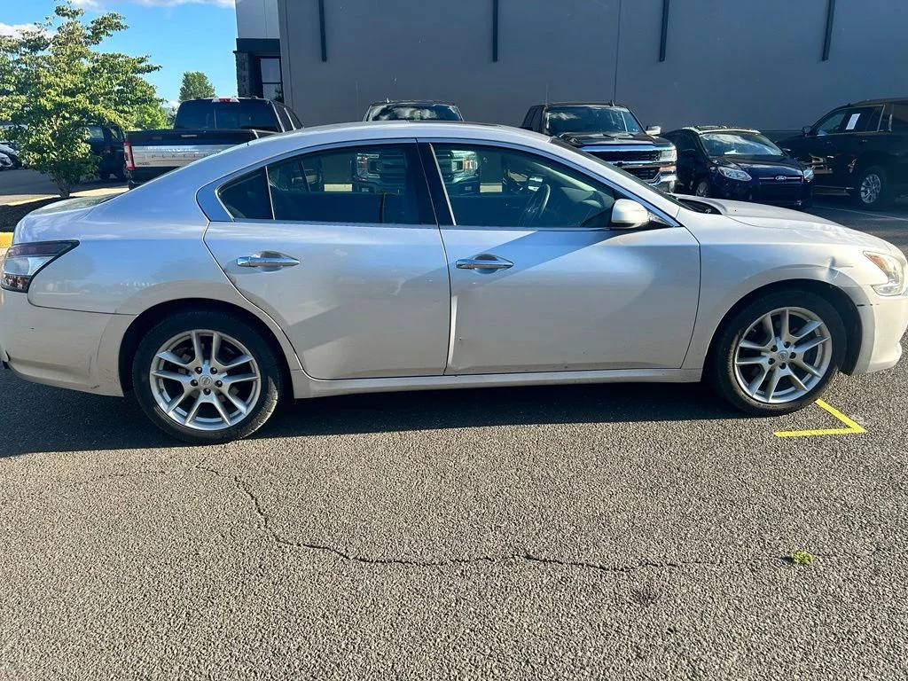 Used 2012  Nissan 3.5 S image 3