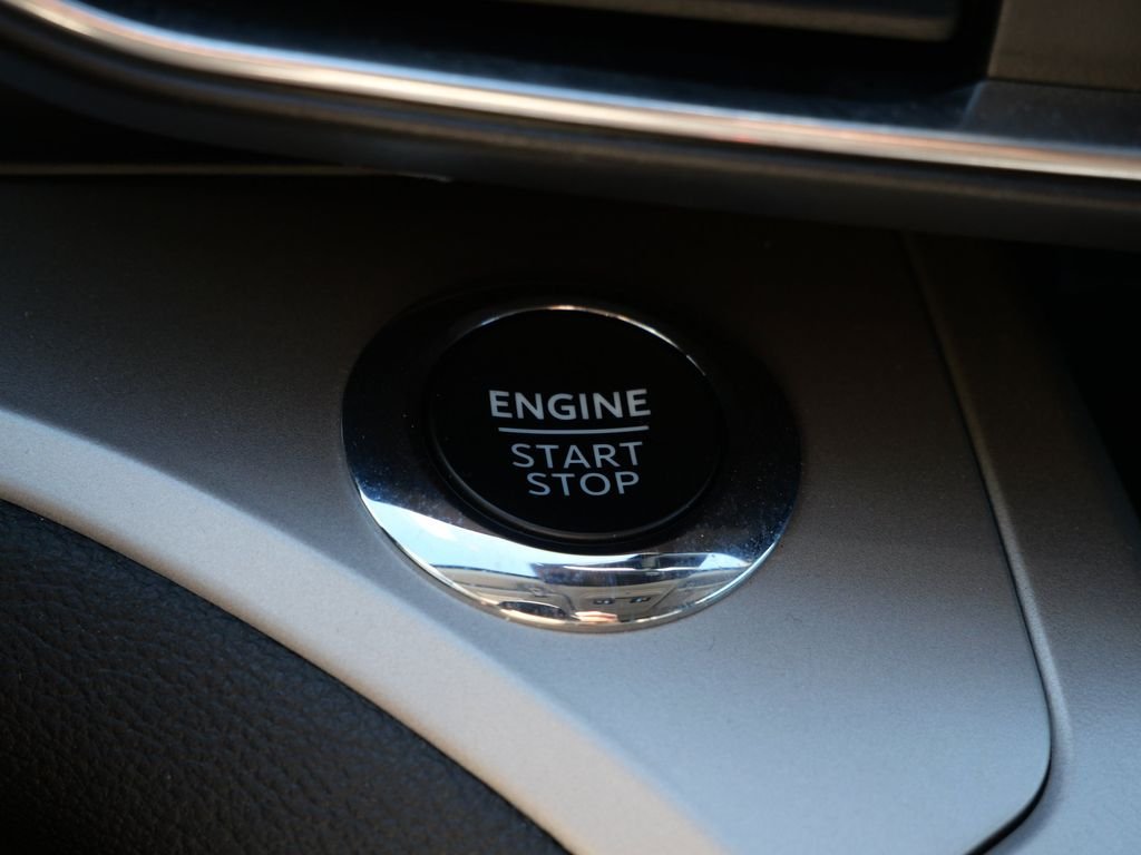 Certified Used 2022 Gray Ford XLT image 28