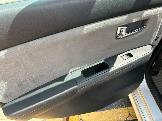 Used 2012 Silver Nissan 2.0 SR image 18