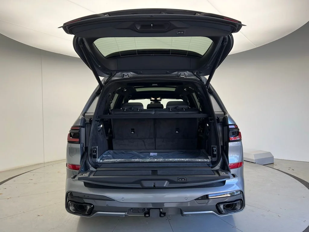 New 2026 Skyscraper Grey Metallic BMW xDrive40i image 5