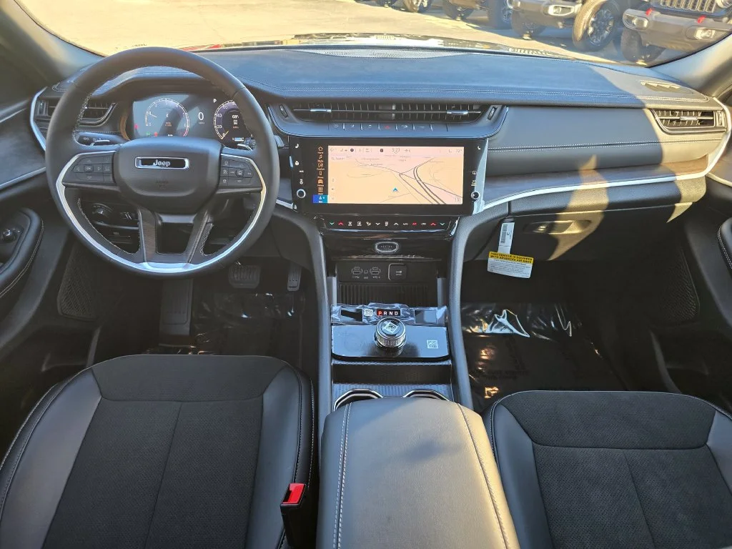 New 2027 Gray Jeep Laredo Altitude image 6