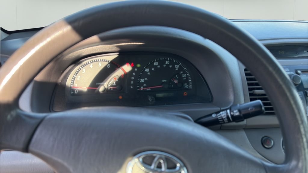 Used 2004 Black Toyota LE image 10