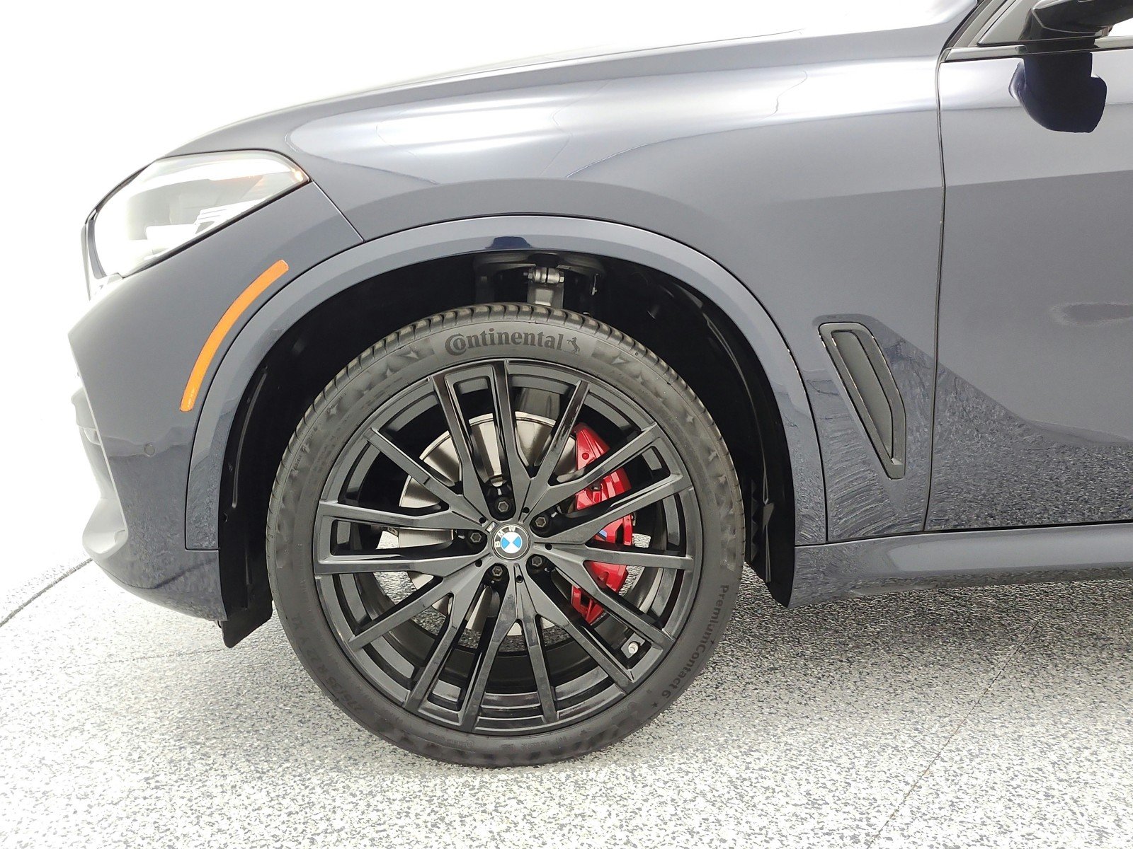 Used 2023 Carbon Black Metallic BMW sDrive40i Sports Activity Vehicle image 16