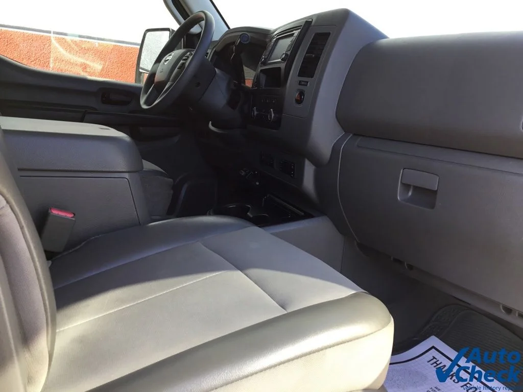 2015 Nissan NV Passenger SV - Photo 27