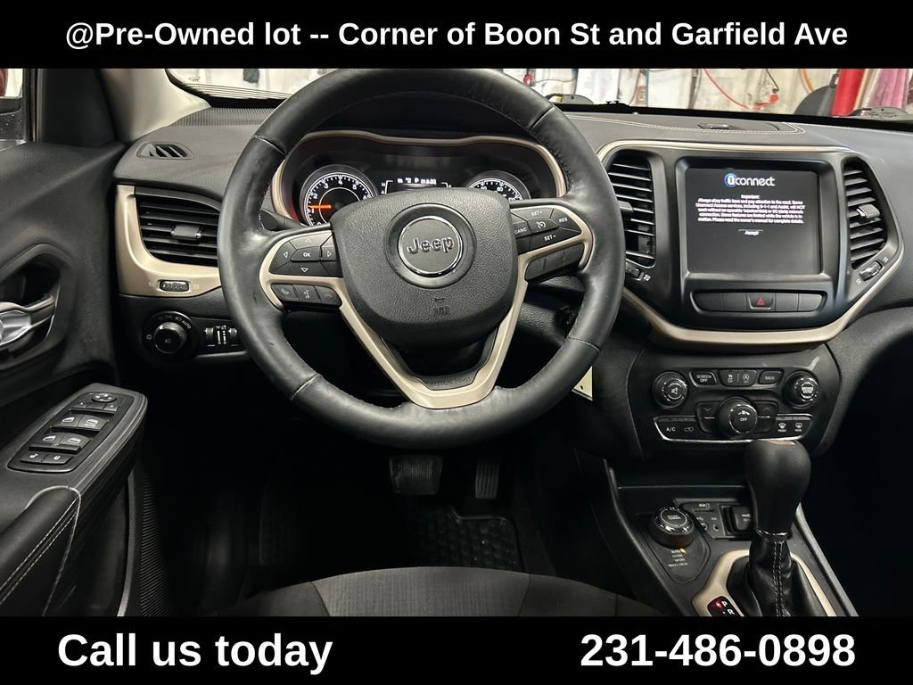Used 2015 Red Jeep Latitude image 17
