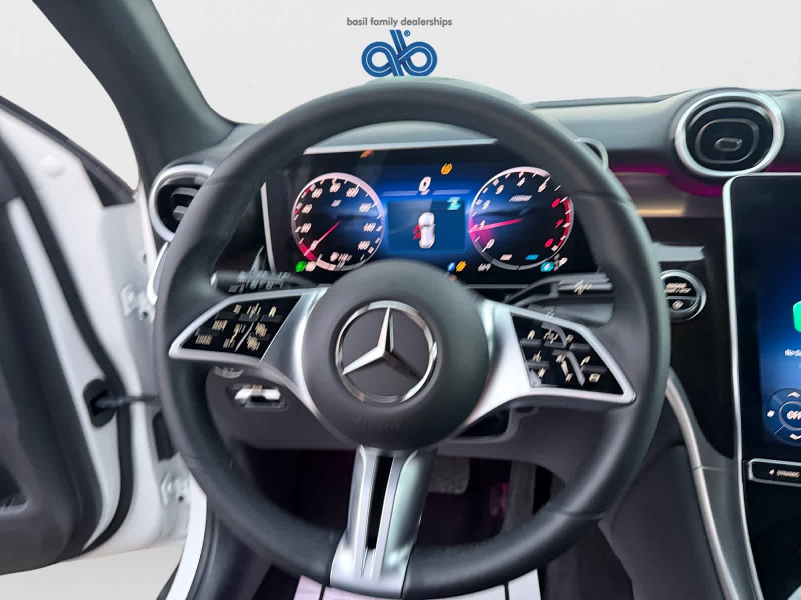 Used 2025 Polar White Mercedes-Benz GLC 300 image 16