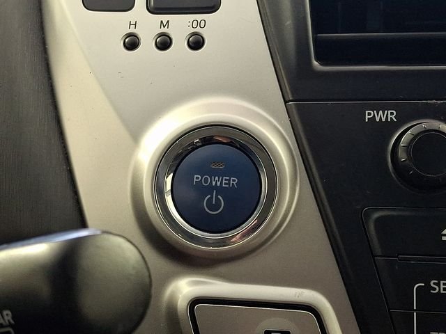 Used 2014 Silver Toyota Three image 30