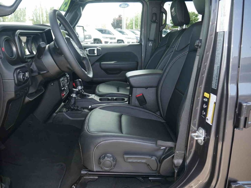 Used 2025 Gray Jeep Rubicon image 29