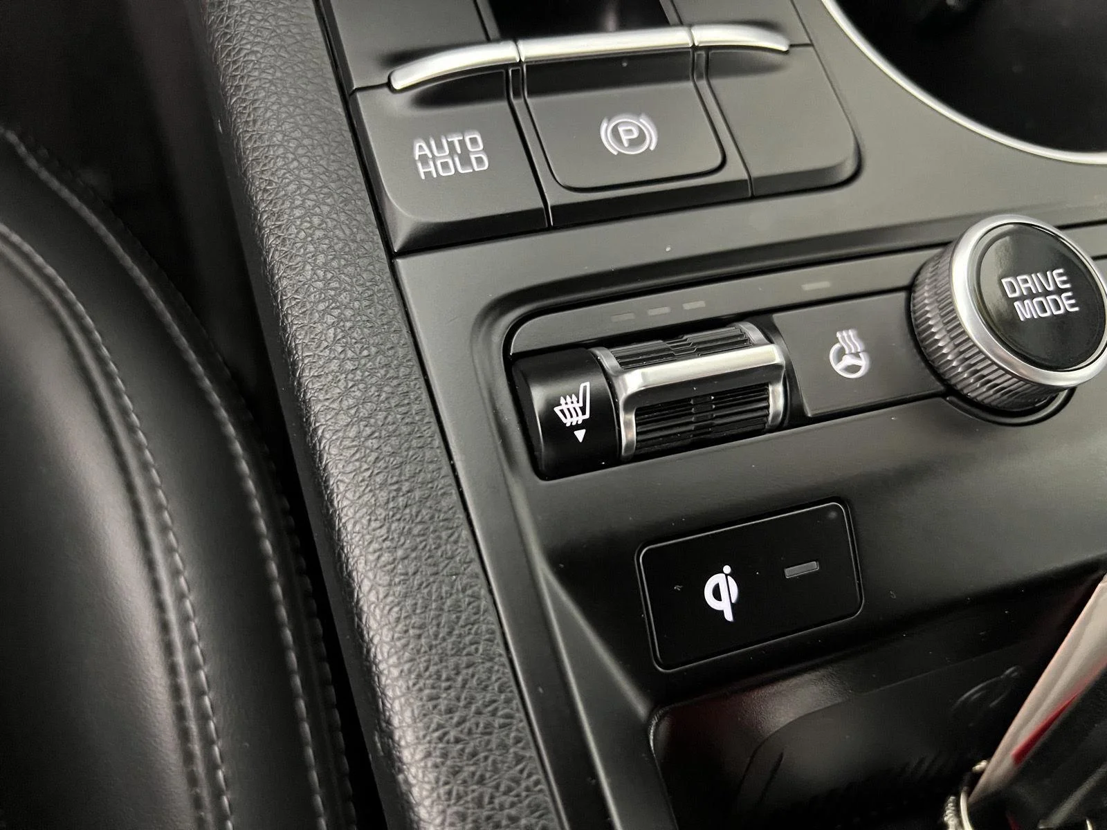 Used 2024 Glacial White Pearl Kia GT-Line image 10
