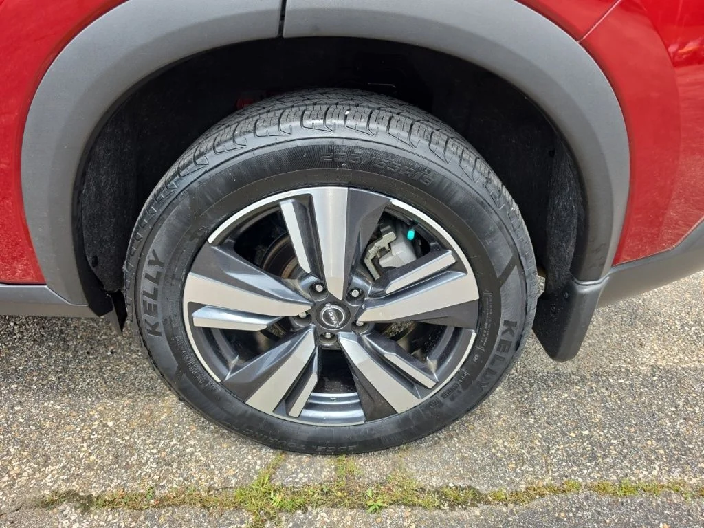Used 2023 Red Nissan SL image 10
