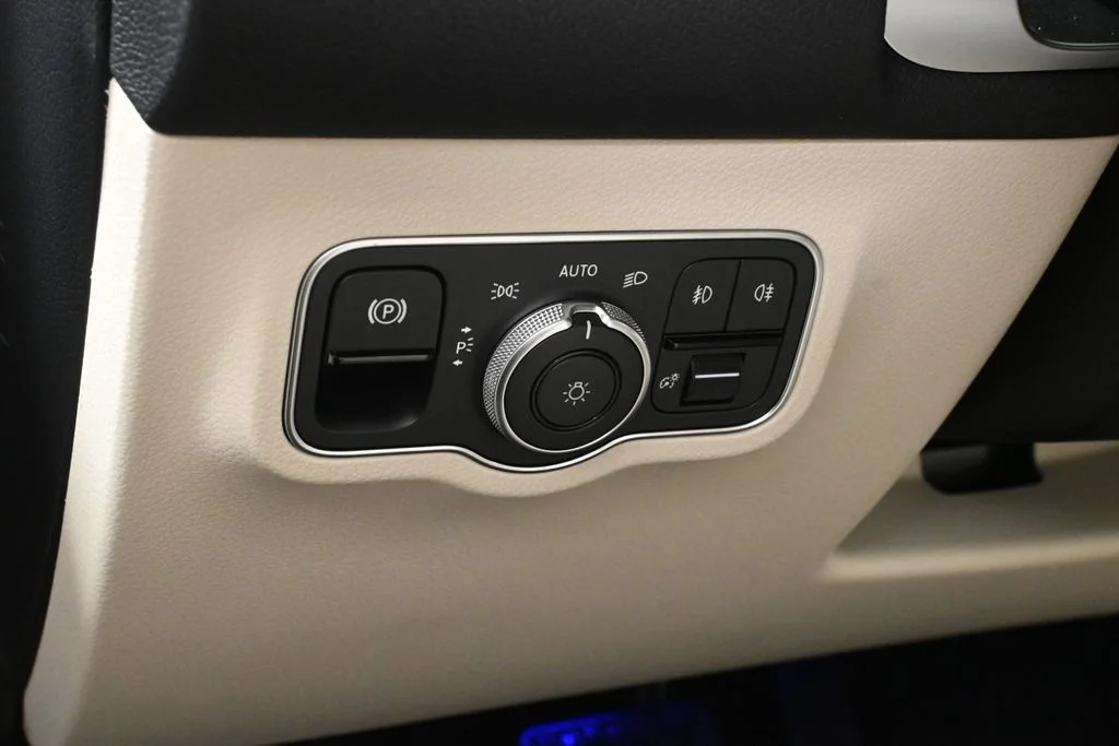 Used 2026 Gray Mercedes-Benz GLB 250 image 27