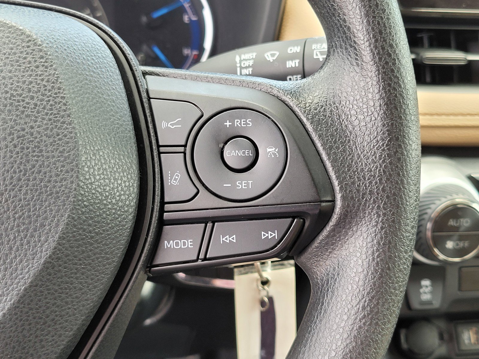 Used 2024  Toyota Hybrid LE image 26