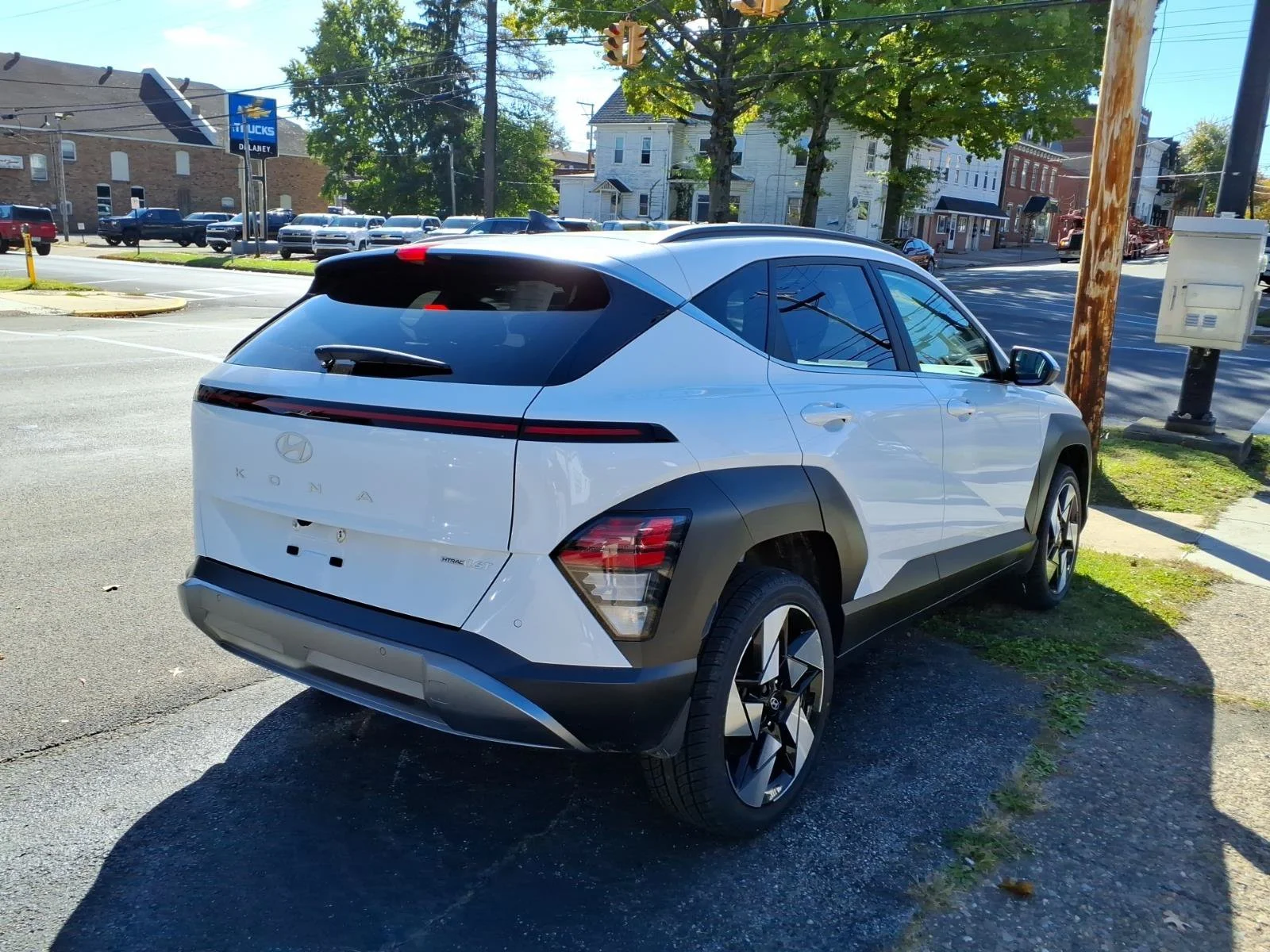 Certified Used 2025 Atlas White Hyundai Limited image 5
