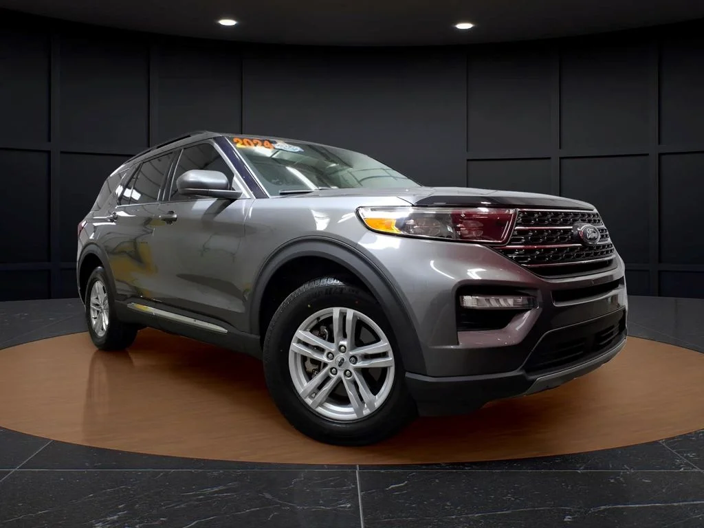 2024 Ford Explorer XLT 4WD's photo