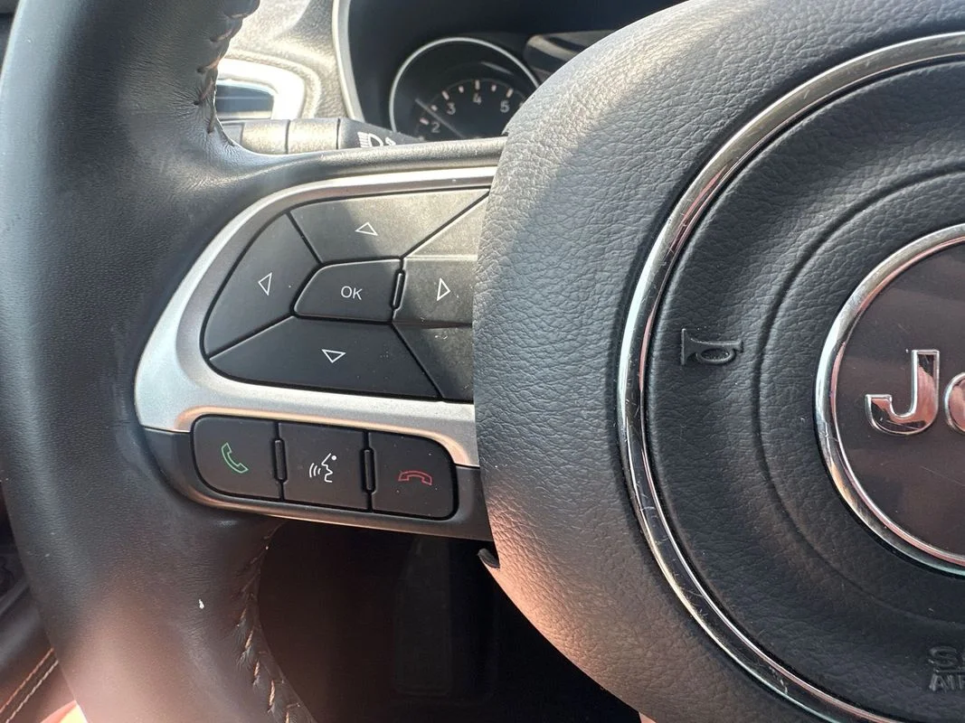 Used 2019  Jeep Latitude FWD image 19