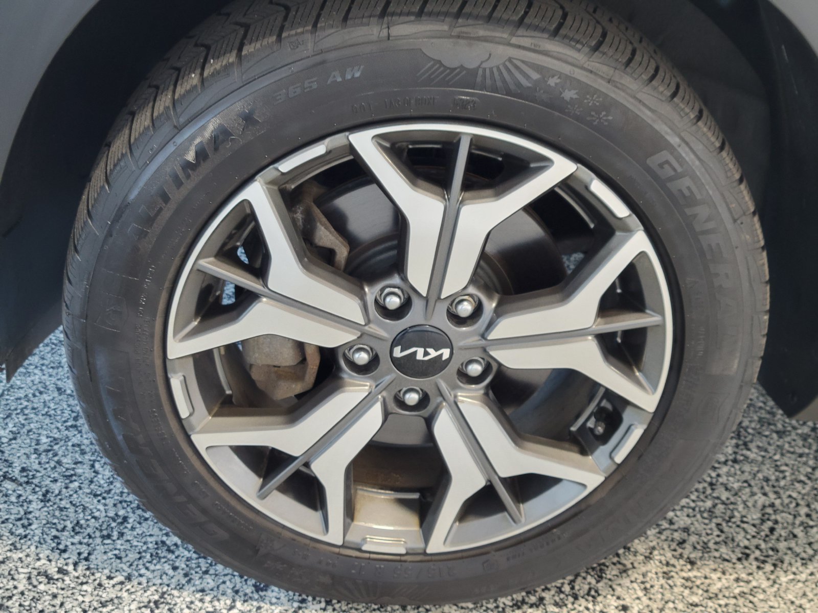 Used 2022 Gray Kia EX image 5