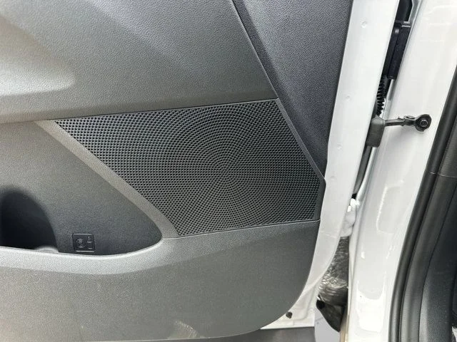 Used 2023 White Kia S image 17