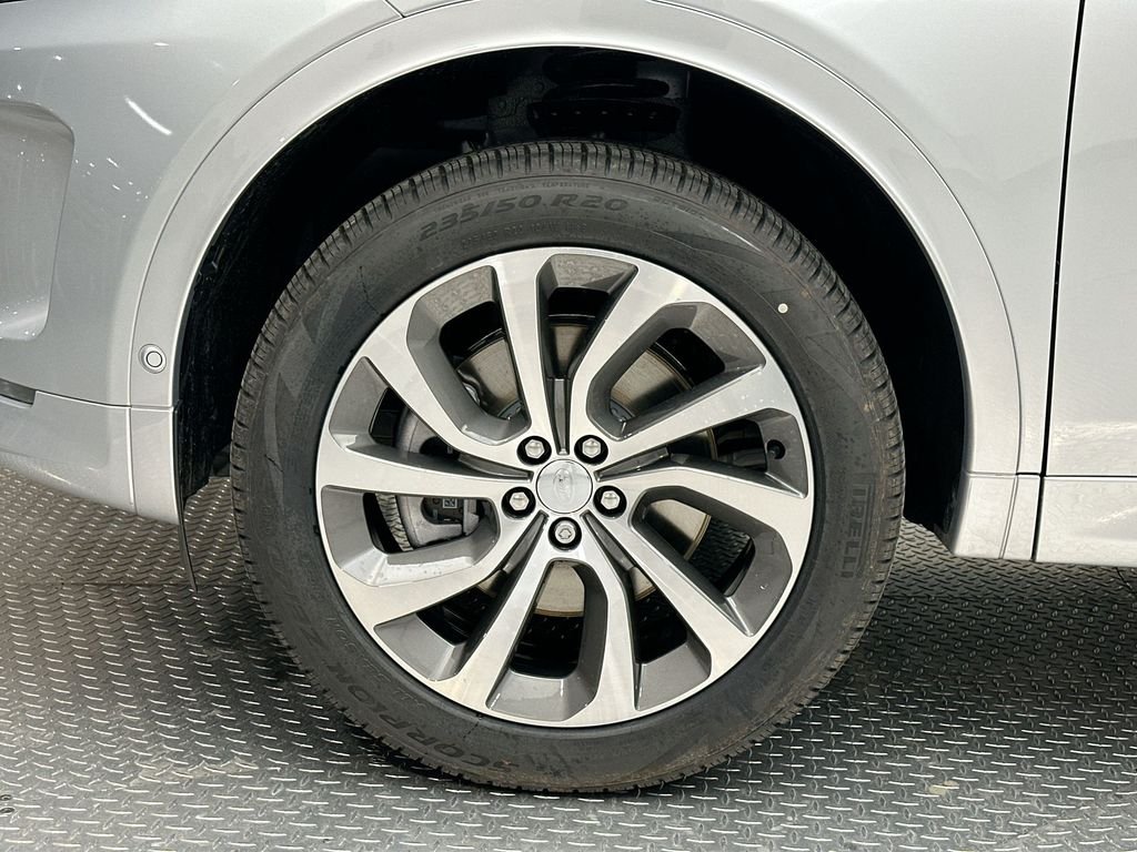 Used 2025 Hakuba Silver Metallic Land Rover S image 3
