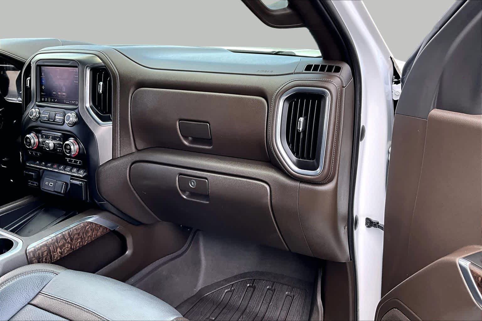 Used 2022 White Frost Tricoat GMC Denali image 19