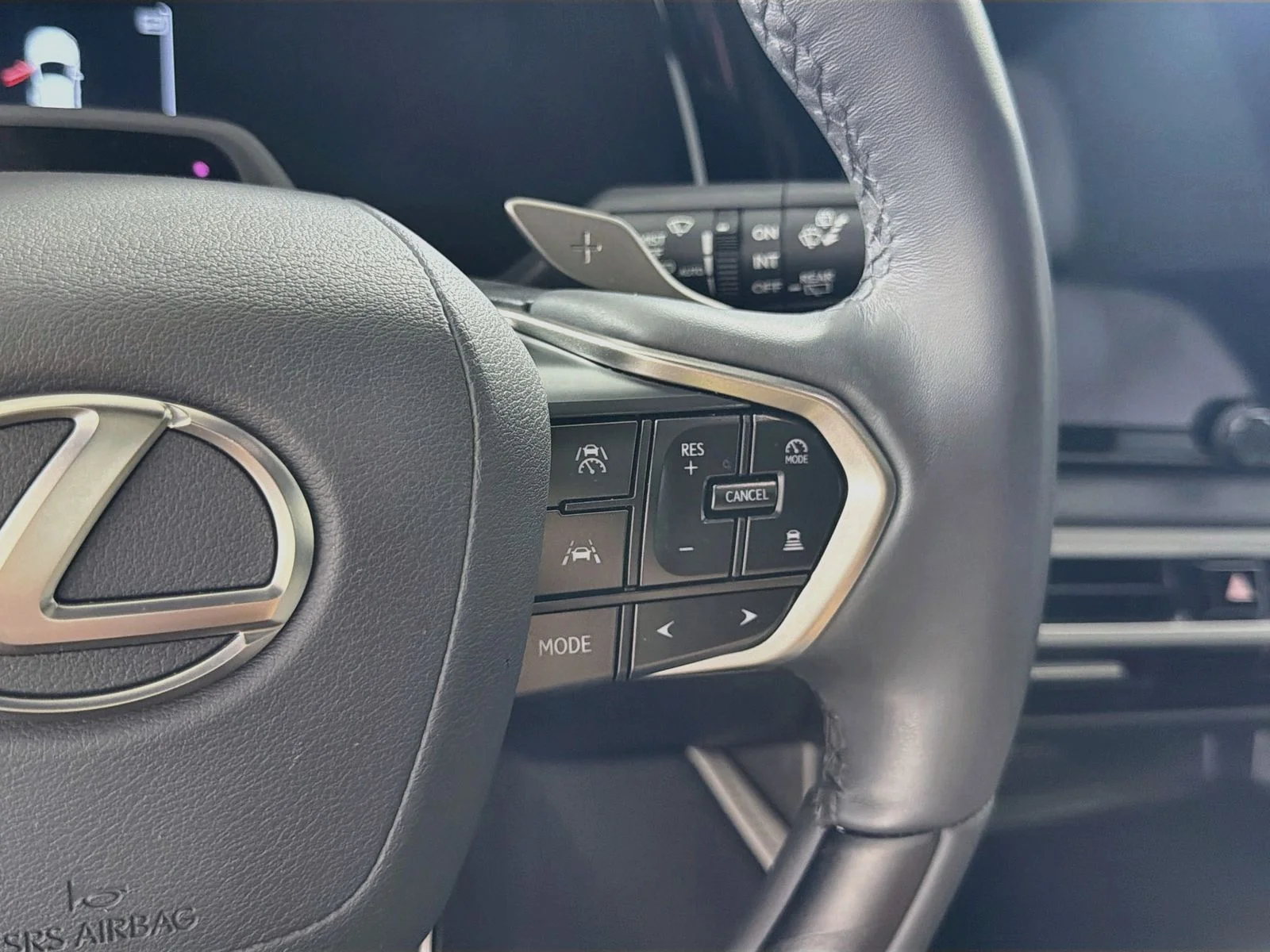 Used 2025 White Pearl Lexus 350h Premium image 13