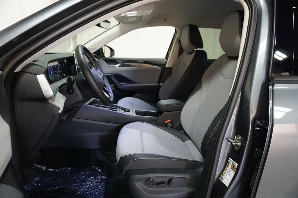 New 2026 Platinum Gray Volkswagen 2.0T SE image 10
