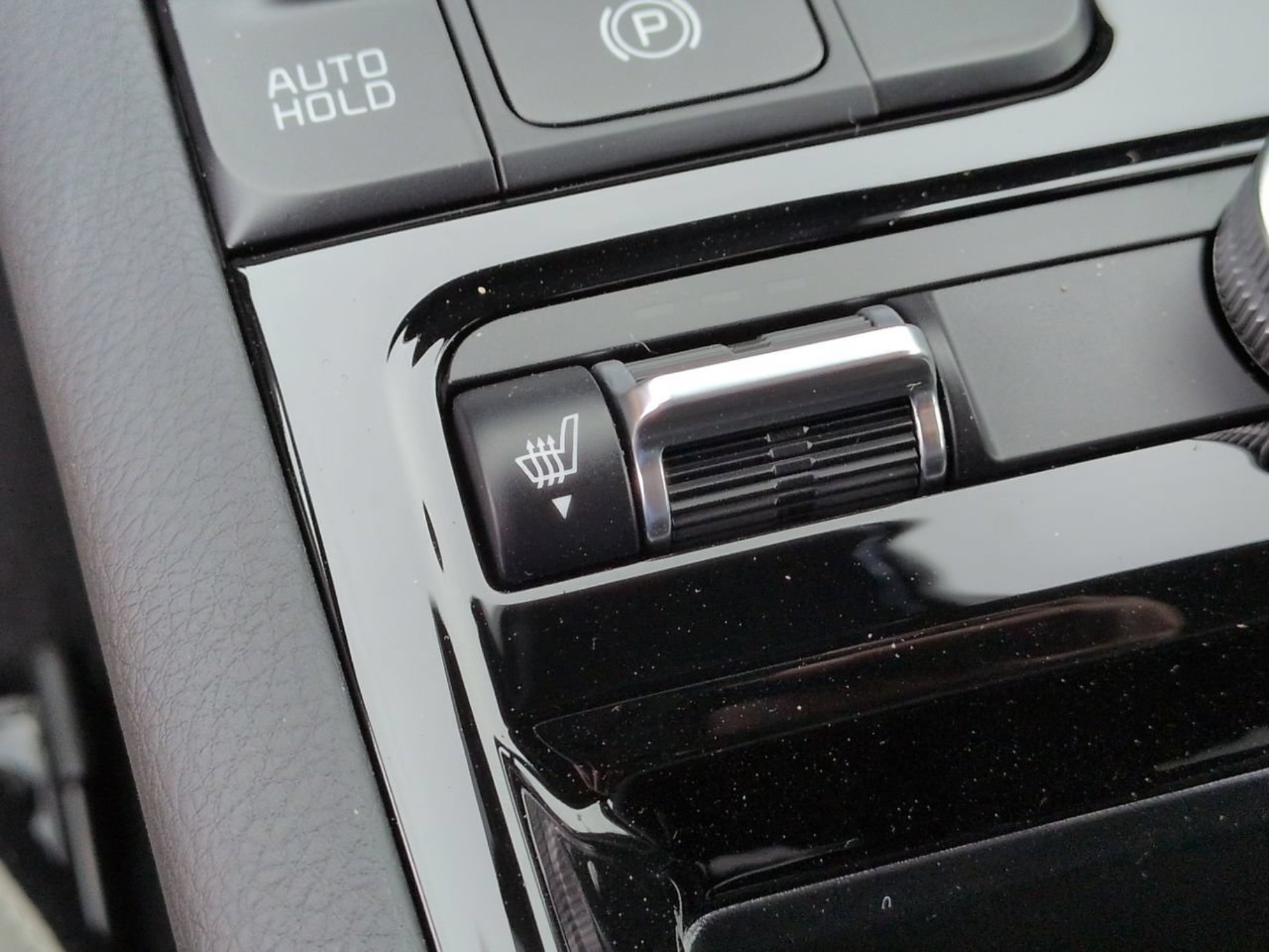 New 2026 Snow White Pearl Kia GT-Line FWD image 36