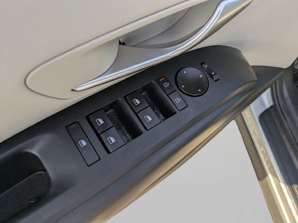 Used 2025 Silver Hyundai SE image 15