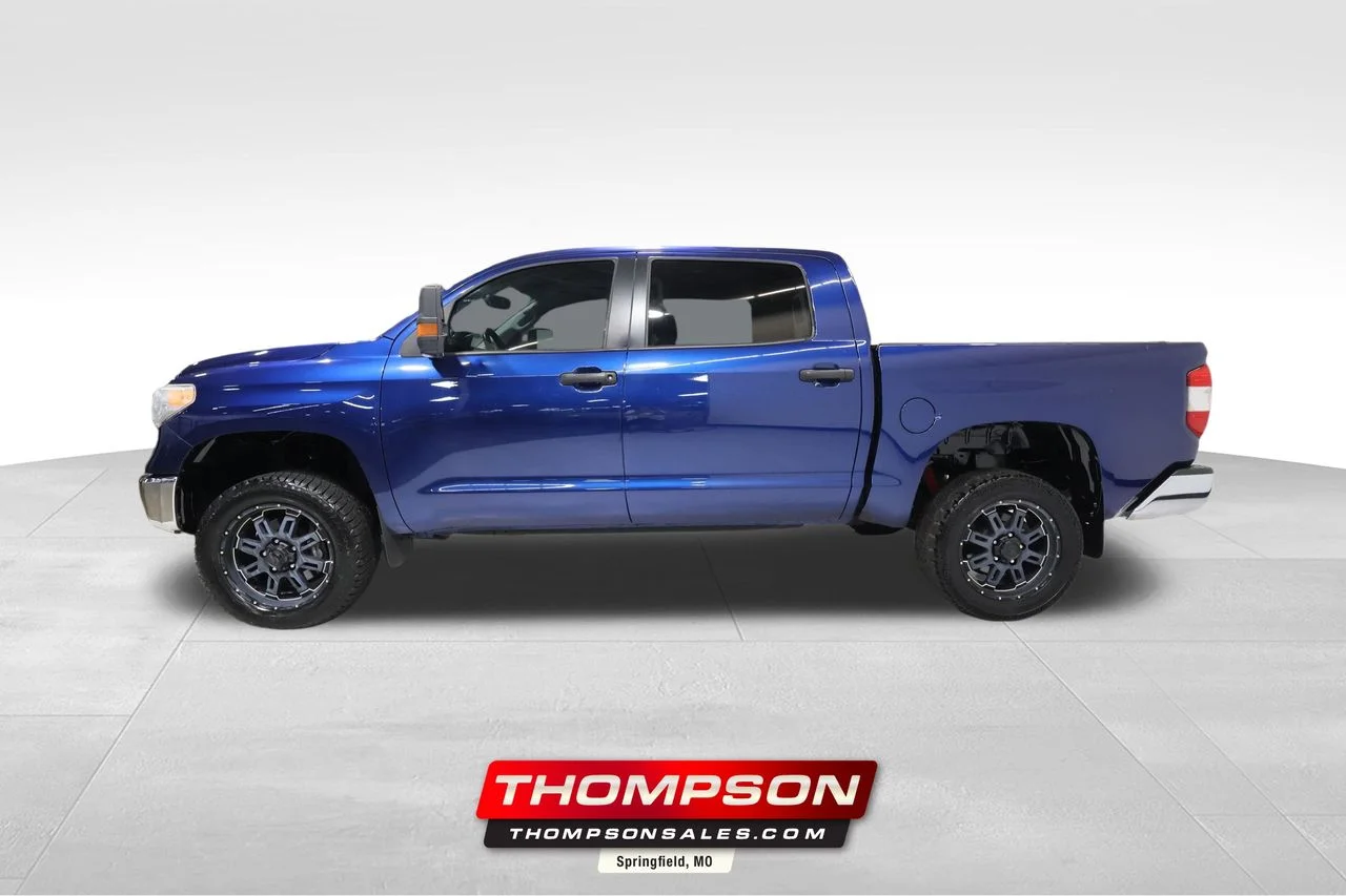 Used 2015 Blue Toyota SR5 image 1