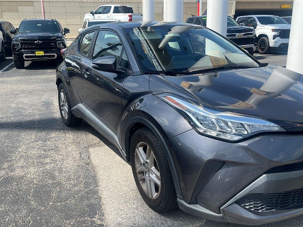 2020 Toyota C-HR LE's photo