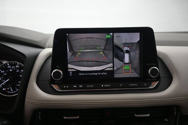 Used 2023 White Nissan SL image 11