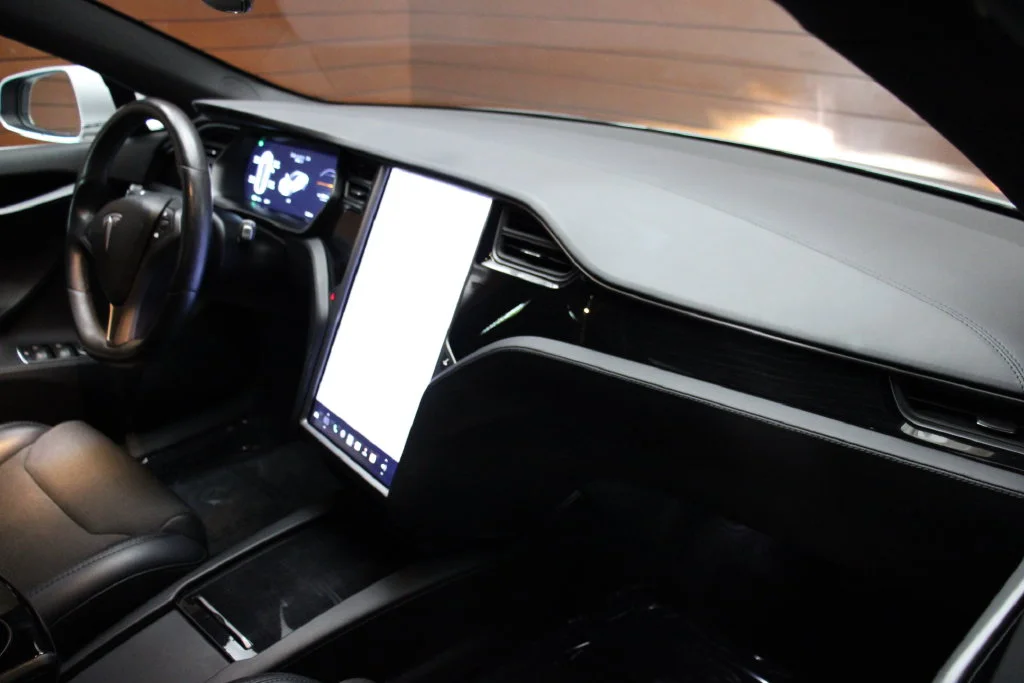 Used 2018 Obsidian Black Metallic Tesla  image 24