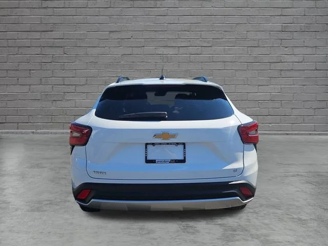 Used 2024 Summit White Chevrolet LT image 4