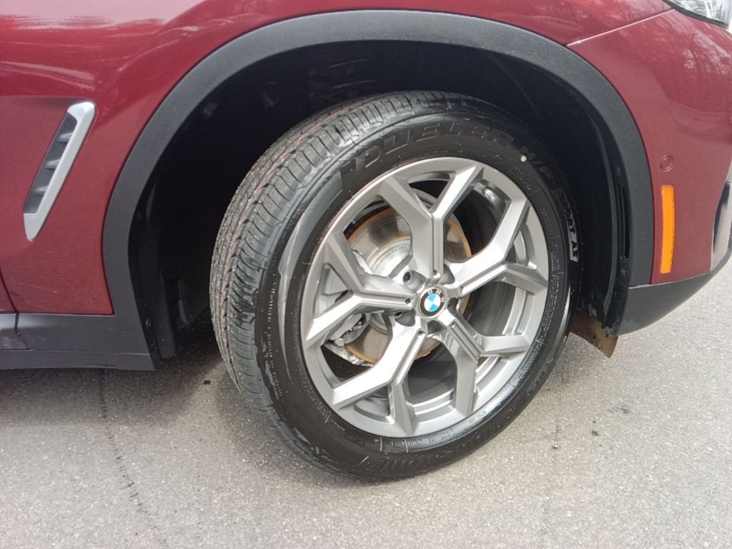 Used 2025 Aventurin Red Metallic BMW xDrive30i image 33