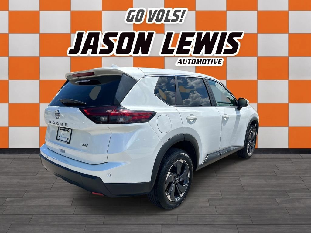 Used 2024 Everest White Pea Nissan SV image 4