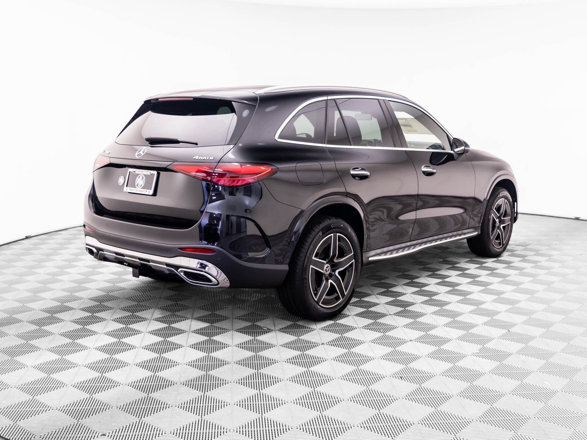 New 2027 Obsidian Black Metallic Mercedes-Benz GLC 300 image 5