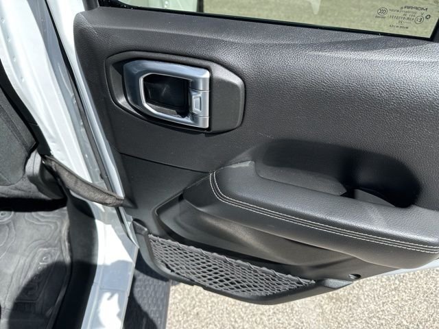 Used 2020 White Jeep Unlimited Sahara image 16