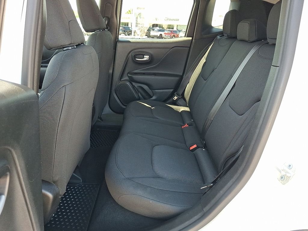 Used 2023 White Jeep Latitude image 11