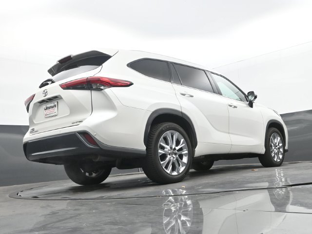Used 2020 Blizzard Pearl Toyota Limited image 11