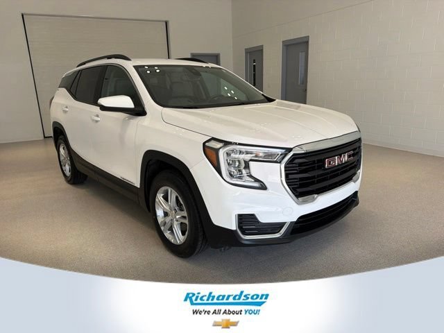 Used 2022 Summit White GMC SLE image 1